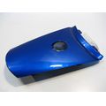 Sitzbankverkleidung Mitte hinten, blau<br>Zustand: Gebraucht ohne M�ngel<br><br>Verwendbar f�r: Suzuki UX 125 Sixteen, Typ: CN, Modelljahr: von 01/2008 bis 12/2013