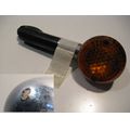 Blinker vorne rechts<br>Zustand: Gebraucht mit Mangel<br><br>Verwendbar f�r: Suzuki VX 800, Typ: VS51A, VS5, Modelljahr: von 01/1990 bis 12/1996